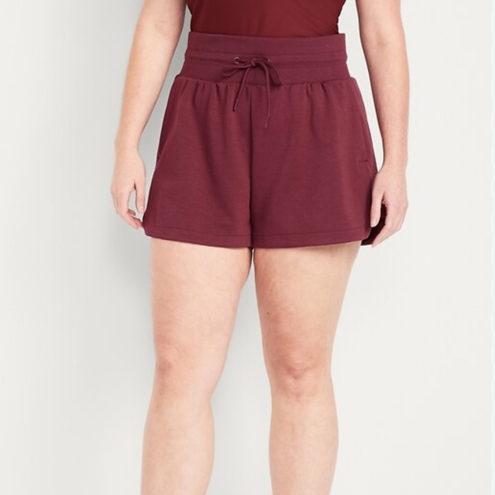 NWT Old Navy Dynamic Fleece Shorts